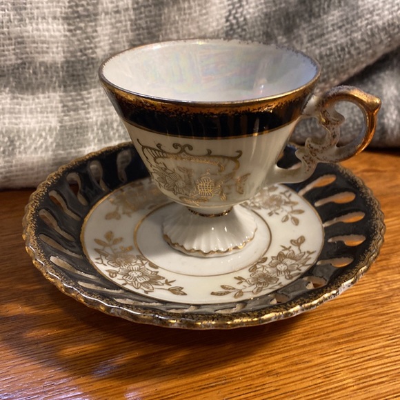 VICTORIAN STYLE TEA CUPS - Picture 6 of 9